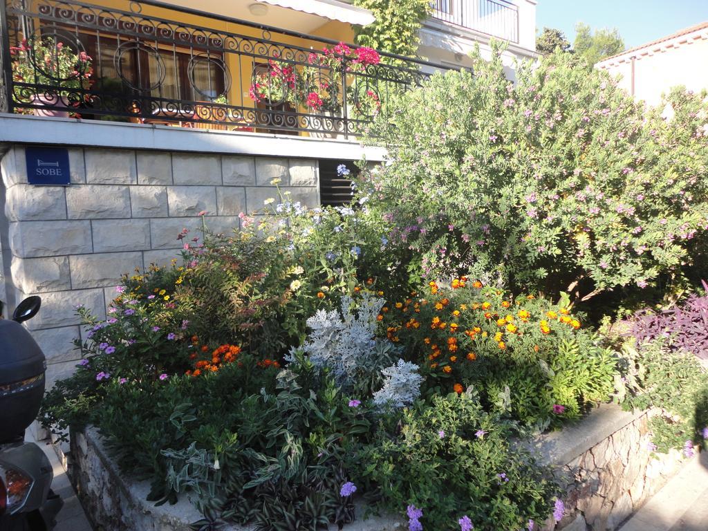 Guesthouse Apartment Bozica Bol Ngoại thất bức ảnh