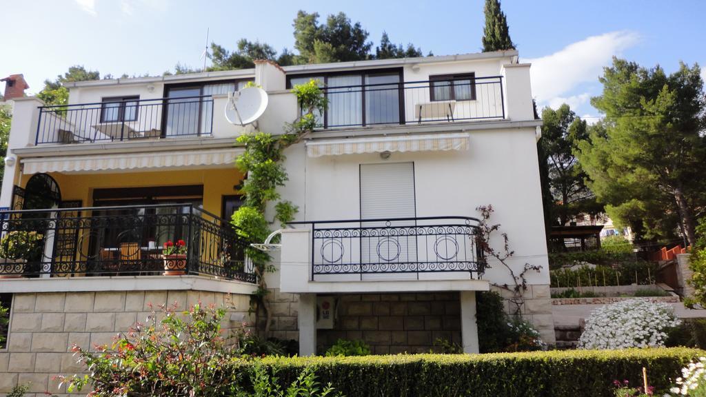 Guesthouse Apartment Bozica Bol Ngoại thất bức ảnh