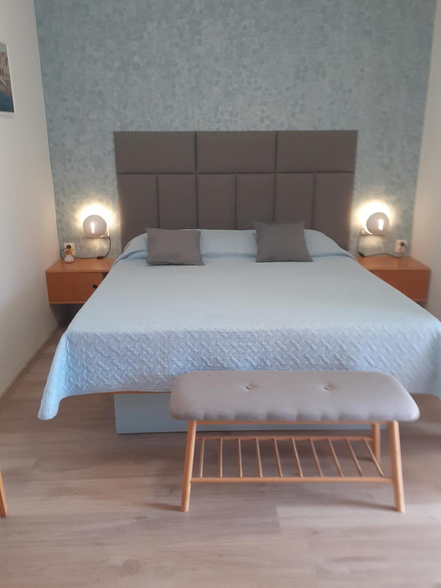 Guesthouse Apartment Bozica Bol Ngoại thất bức ảnh