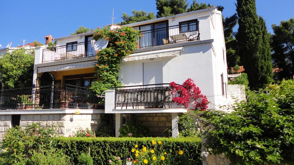 Guesthouse Apartment Bozica Bol Ngoại thất bức ảnh