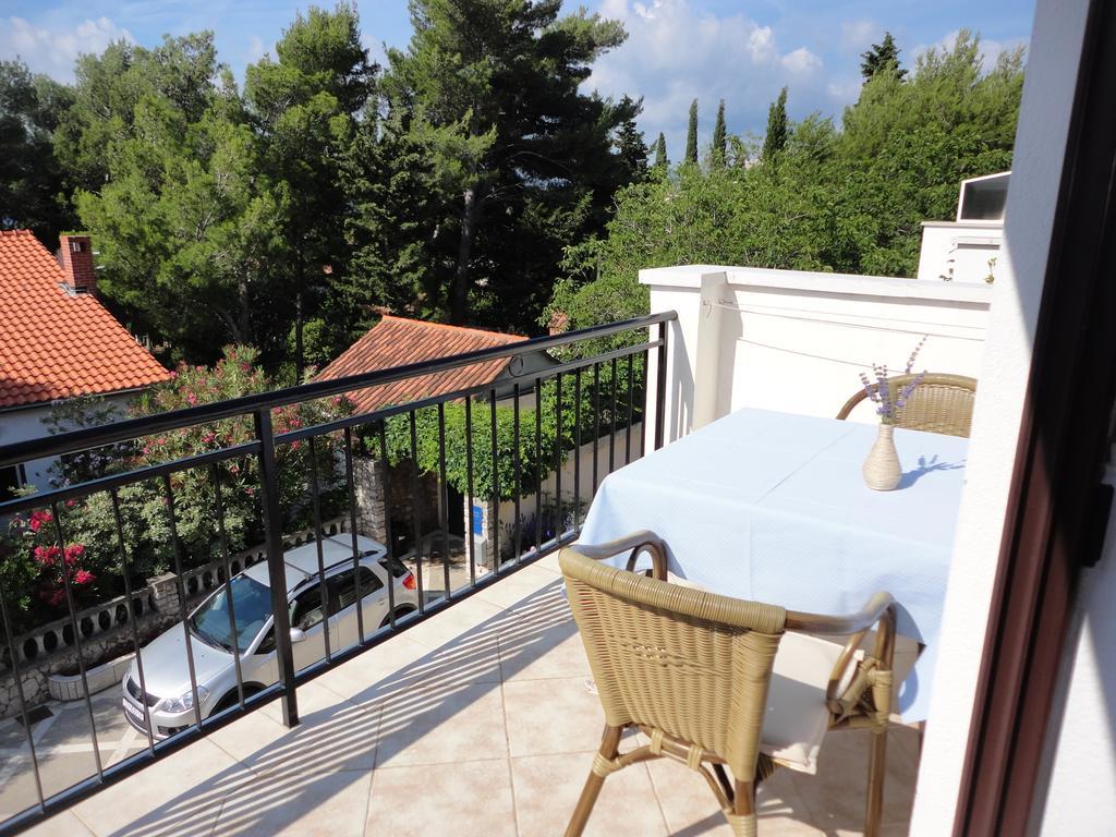 Guesthouse Apartment Bozica Bol Ngoại thất bức ảnh