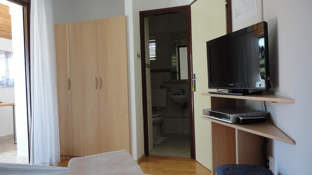 Guesthouse Apartment Bozica Bol Ngoại thất bức ảnh