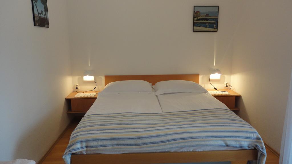 Guesthouse Apartment Bozica Bol Ngoại thất bức ảnh
