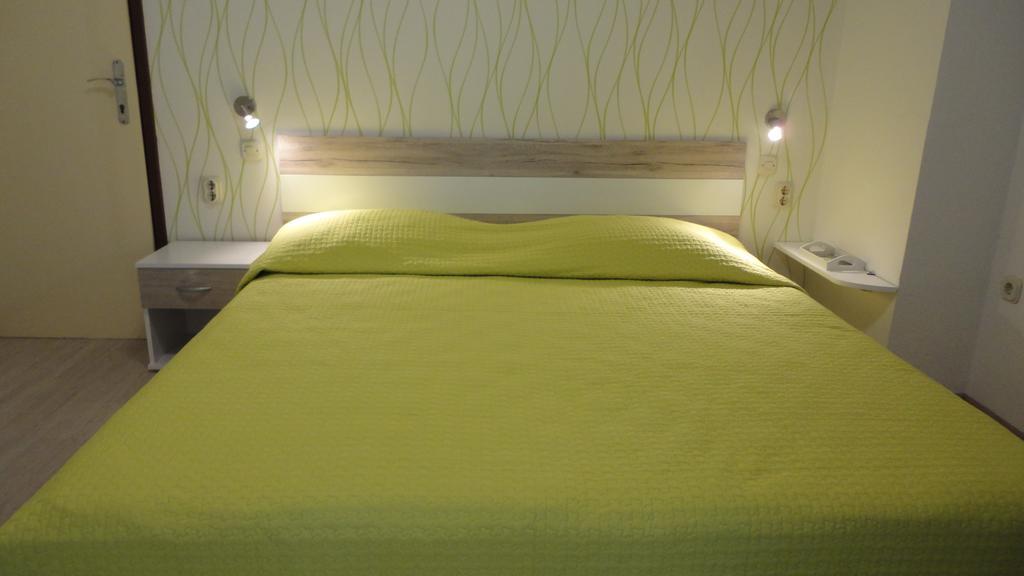 Guesthouse Apartment Bozica Bol Ngoại thất bức ảnh