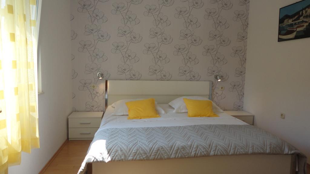 Guesthouse Apartment Bozica Bol Ngoại thất bức ảnh